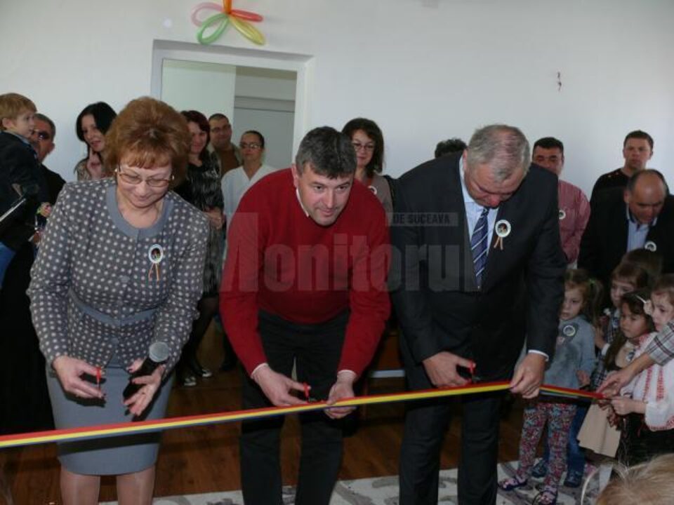 Tăierea panglicii inaugurale