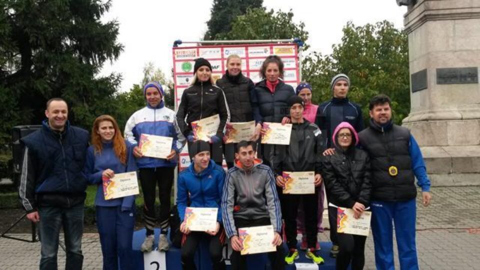 Sportivii de la CSM Suceava, alături de antrenorii Silviu Casandra și Radu Mihalescu