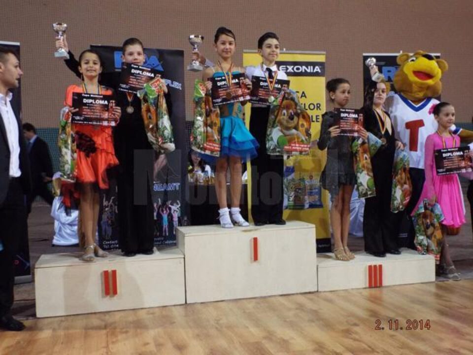 Alesia Antonia Bucătaru și Tudor Marian Toma, pe treapta I a podiumului la categoria 10-11 ani la concursul național de la Piatra Neamț