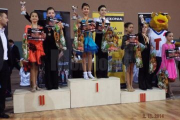 Alesia Antonia Bucătaru și Tudor Marian Toma, pe treapta I a podiumului la categoria 10-11 ani la concursul național de la Piatra Neamț