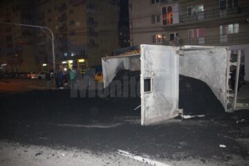 Un autotren condus de un șofer beat s-a răsturnat pe artera principală a Sucevei