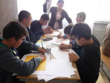 Elevi de la Centrul Școlar pentru Educație Incluzivă participă, săptămânal, la Cercul de pictură “Penelul fermecat“