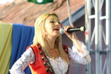 Lorenna va cânta vineri seară la Vama Veche