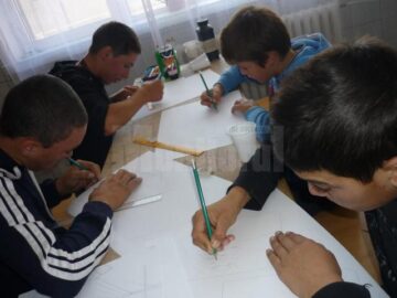 Elevi de la Centrul Școlar pentru Educație Incluzivă participă, săptămânal, la Cercul de pictură “Penelul fermecat“