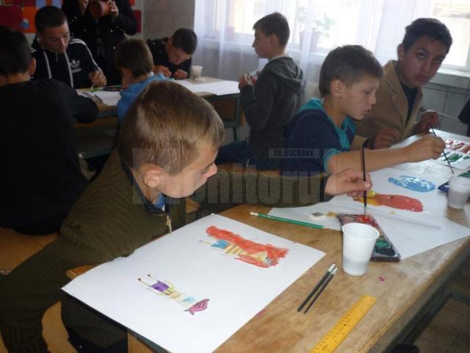Elevi de la Centrul Școlar pentru Educație Incluzivă participă, săptămânal, la Cercul de pictură “Penelul fermecat“