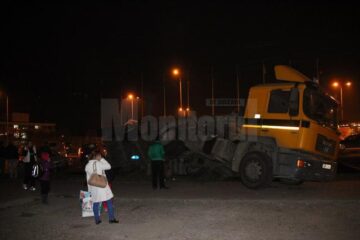 Un autotren condus de un șofer beat s-a răsturnat pe artera principală a Sucevei