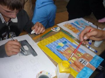 Elevi de la Centrul Școlar pentru Educație Incluzivă participă, săptămânal, la Cercul de pictură “Penelul fermecat“