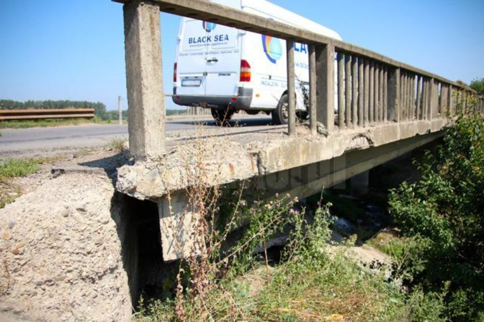 Reparațiile podului de pe ruta ocolitoare a Sucevei costă 623.000 de lei