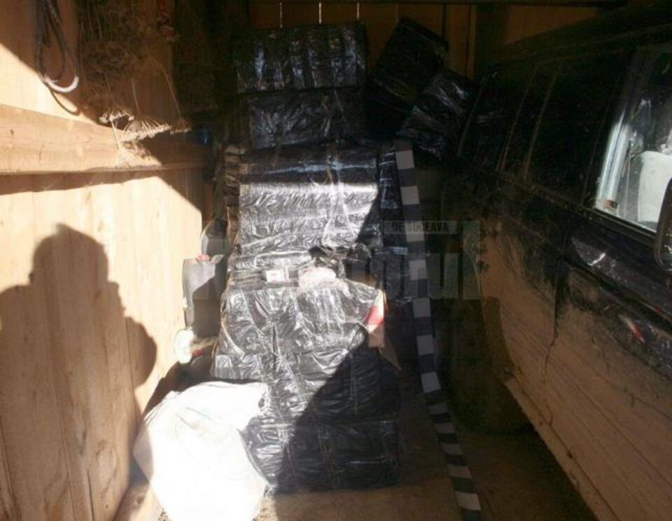 Țigările, în valoare de peste 206.000 lei, au fost ridicate în vederea confiscării, iar autoturismul de teren a fost indisponibilizat