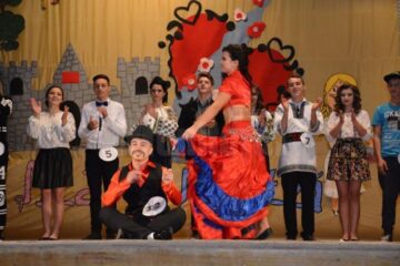 Pantomime, dans și momente în cinstea României Unite, la Balul Bobocilor de la Colegiul Alimentar