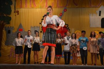 Pantomime, dans și momente în cinstea României Unite, la Balul Bobocilor de la Colegiul Alimentar