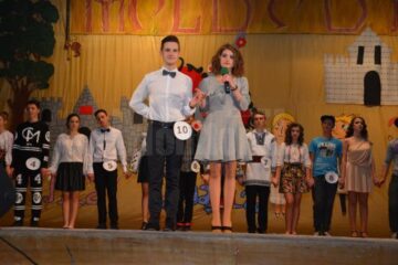 Pantomime, dans și momente în cinstea României Unite, la Balul Bobocilor de la Colegiul Alimentar