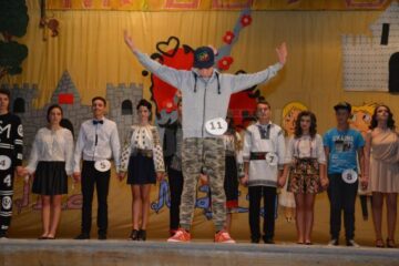 Pantomime, dans și momente în cinstea României Unite, la Balul Bobocilor de la Colegiul Alimentar