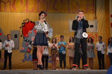 Pantomime, dans și momente în cinstea României Unite, la Balul Bobocilor de la Colegiul Alimentar