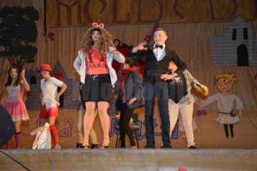 Pantomime, dans și momente în cinstea României Unite, la Balul Bobocilor de la Colegiul Alimentar