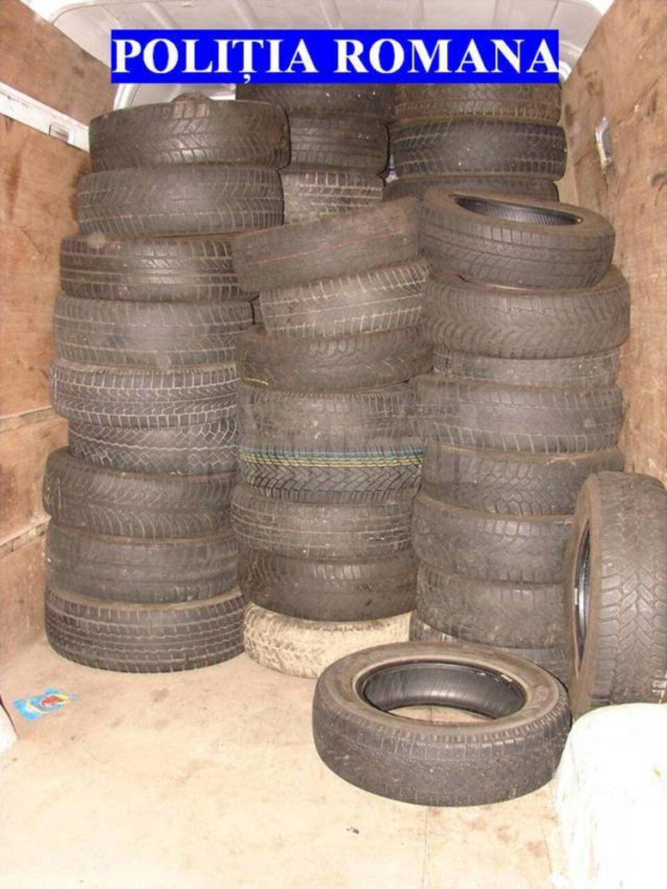 Anvelopele, în valoare de peste 24.000 de lei, au fost confiscate