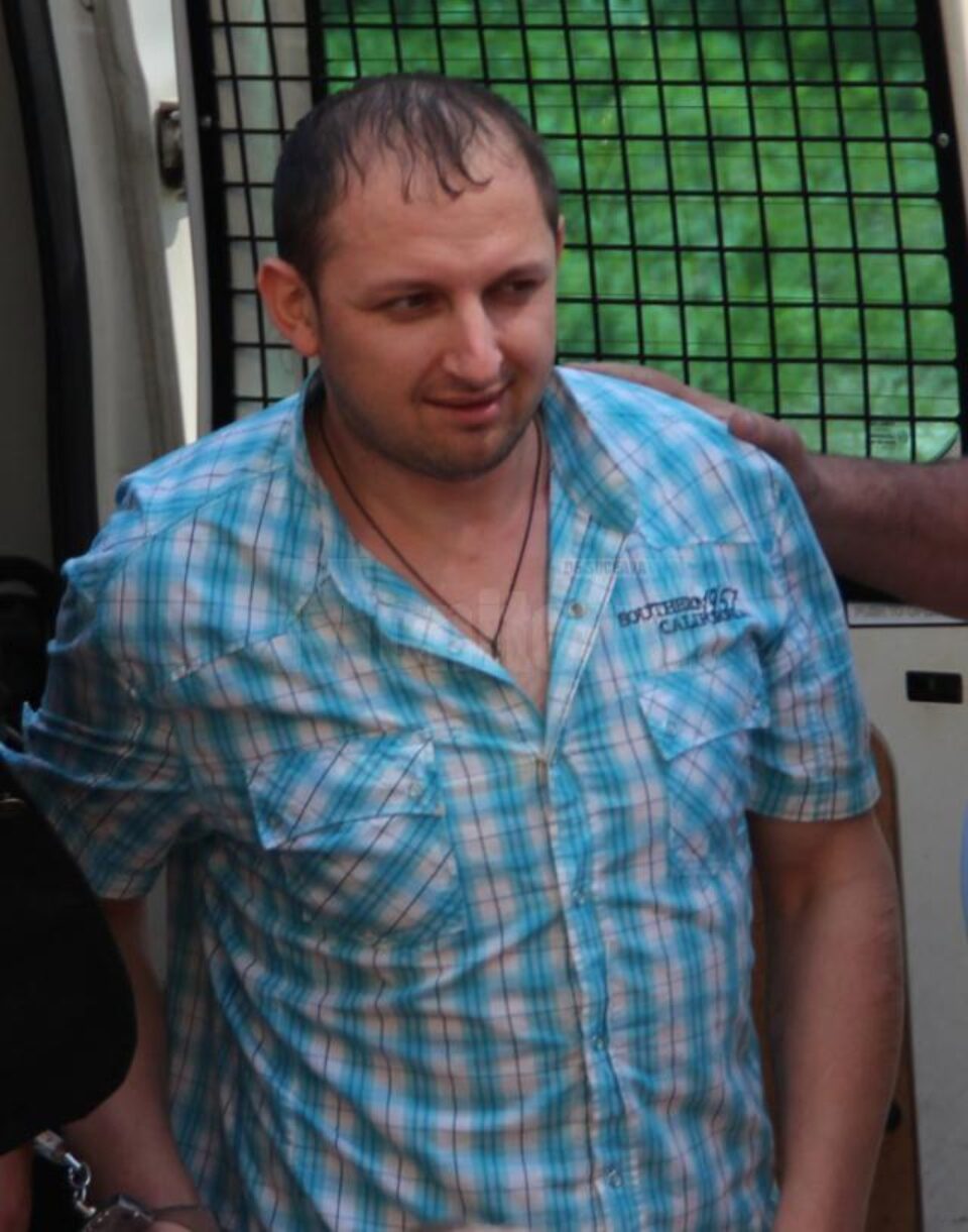 Principalul acuzat, Constantin Lungu, a primit cinci condamnări, între 3 și 8 ani de închisoare, pentru dare de mită, instigare la contrabandă și instigare la introducerea de bunuri și obiecte interzise în penitenciar Principalul acuzat, Constantin Lungu, a primit cinci condamnări, între 3 și 8 ani de închisoare, pentru dare de mită, instigare la contrabandă și instigare la introducerea de bunuri și obiecte interzise în penitenciar