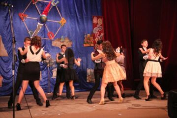 Călătorie prin Europa, la Balul Bobocilor organizat de Colegiul Tehnic „Samuil Isopescu”