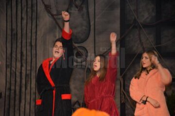 Elevii Colegiului „Mihai Eminescu” și-au ales cei mai frumoși boboci în Hotel Transylvania