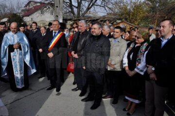 Drumul Adâncata-Fetești, inaugurat de localnici în prezența deputatului PDL Ioan Balan