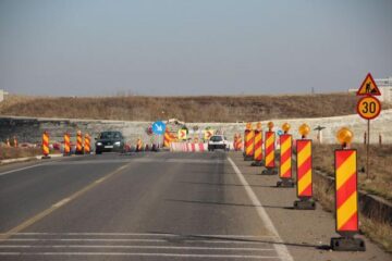 La o săptămână după ce au fost montate, trei lămpi și o baliză au dispărut