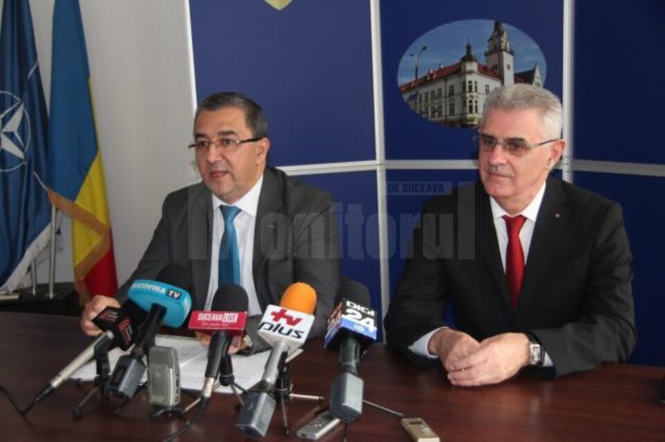 Prefectul de Suceava, Florin Sinescu, și consulul general al Ucrainei la Suceava, Excelența Sa Vasyl Boiechko Prefectul de Suceava, Florin Sinescu, și consulul general al Ucrainei la Suceava, Excelența Sa Vasyl Boiechko