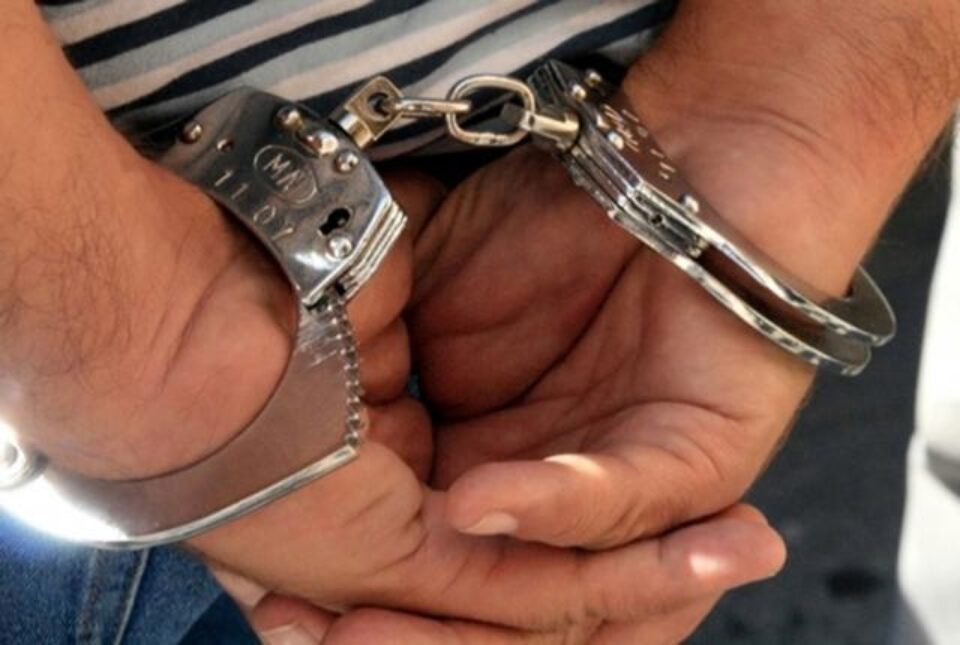 Tânărul a fost ridicat în cursul zilei de marți și introdus în arestul Inspectoratului de Poliție Județean (IPJ), în baza unui mandat european de arestare emis de Tribunalul din Milano - Italia Foto: gabriellajoy.files.wordpress.com Tânărul a fost ridicat în cursul zilei de marți și introdus în arestul Inspectoratului de Poliție Județean (IPJ), în baza unui mandat european de arestare emis de Tribunalul din Milano - Italia Foto: gabriellajoy.files.wordpress.com