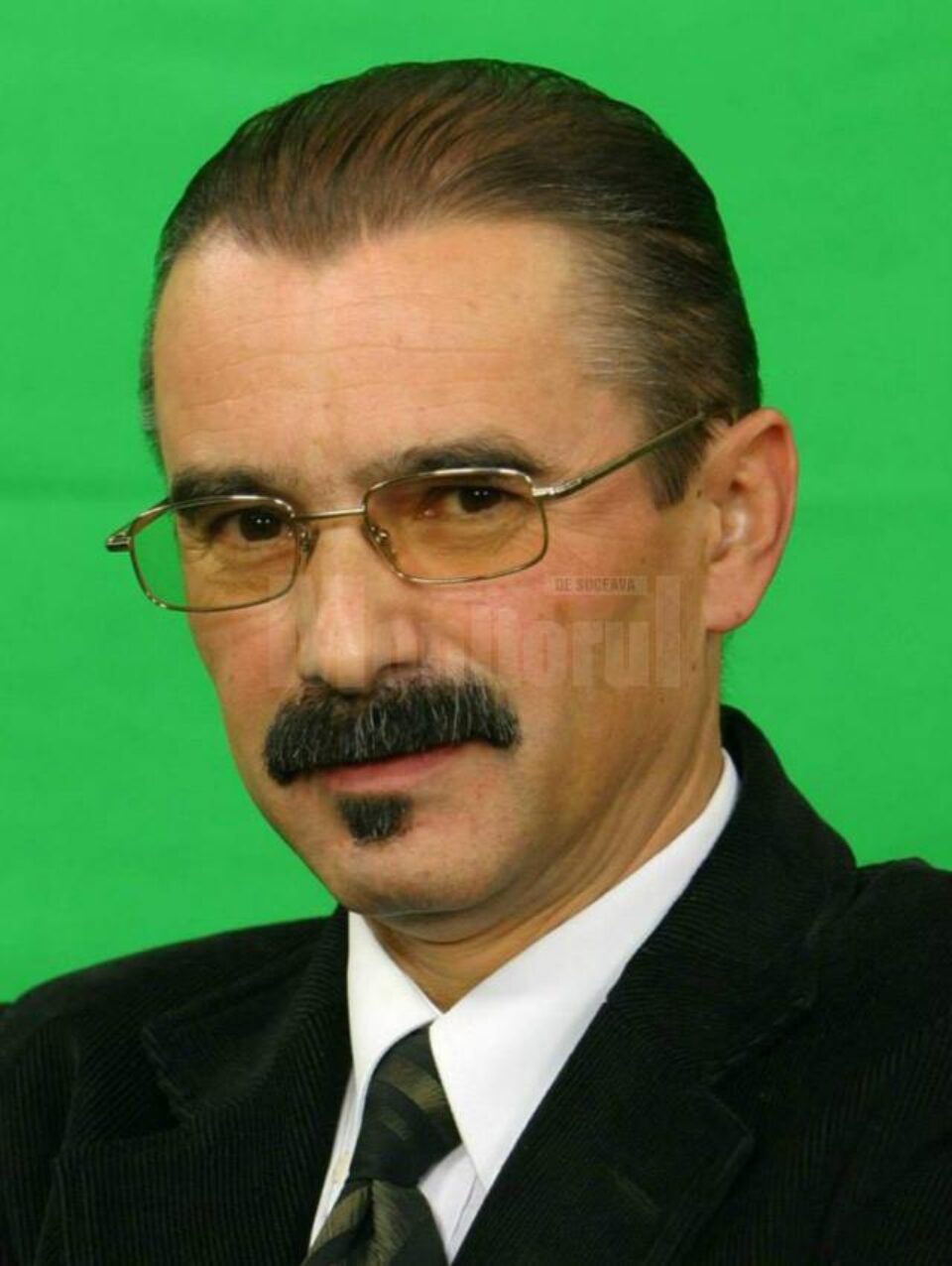 Jurnalistul Tiberiu Cosovan își lansează astăzi, 12 noiembrie, al III-lea volum al lucrării „Efigii în filigran” Jurnalistul Tiberiu Cosovan își lansează astăzi, 12 noiembrie, al III-lea volum al lucrării „Efigii în filigran”