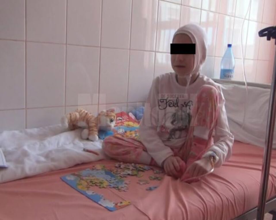 Adina cântărea doar 16 kilograme Adina în ziua în care a fost luată de la Moldovița