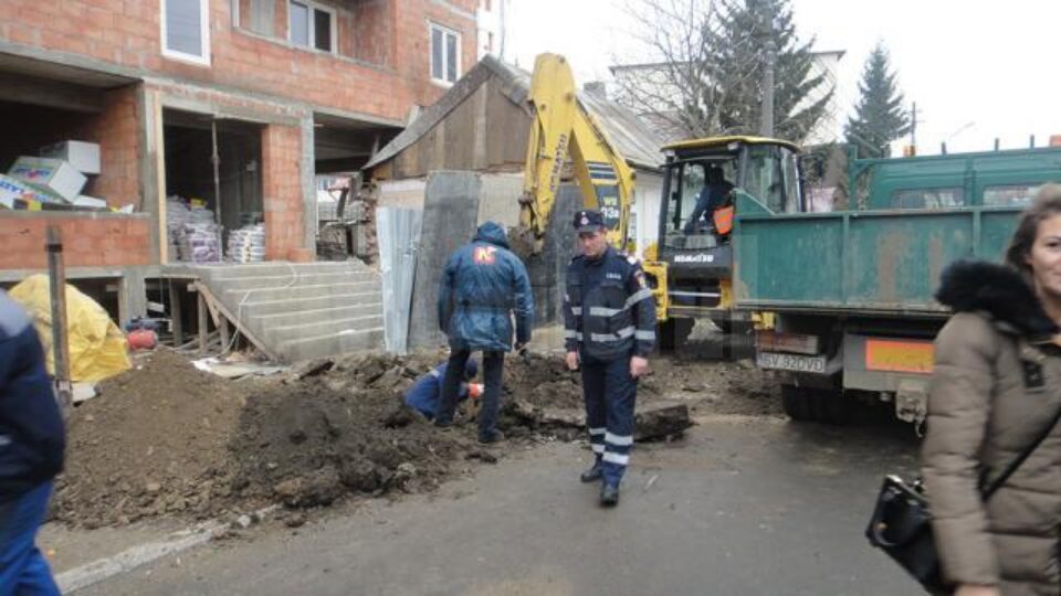 Conductă de gaz lovită de un buldoexcavator pe strada Călărași