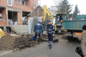Conductă de gaz lovită de un buldoexcavator pe strada Călărași