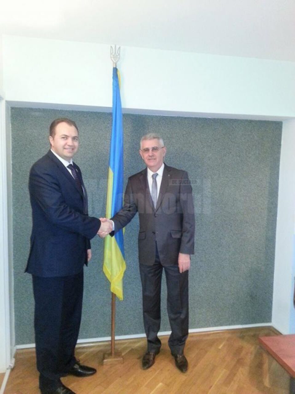 Deputatul Ioan Marocico a venit la Suceava pentru a-i felicita personal pe consulul general Vasyl Boeciko și pe colaboratorii acestuia Deputatul Ioan Marocico a venit la Suceava pentru a-i felicita personal pe consulul general Vasyl Boeciko și pe colaboratorii acestuia