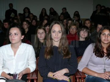 Placă comemorativă care marchează 100 de ani de existență a Muzeului Fălticenilor, ctitorit de profesorul Vasile Ciurea