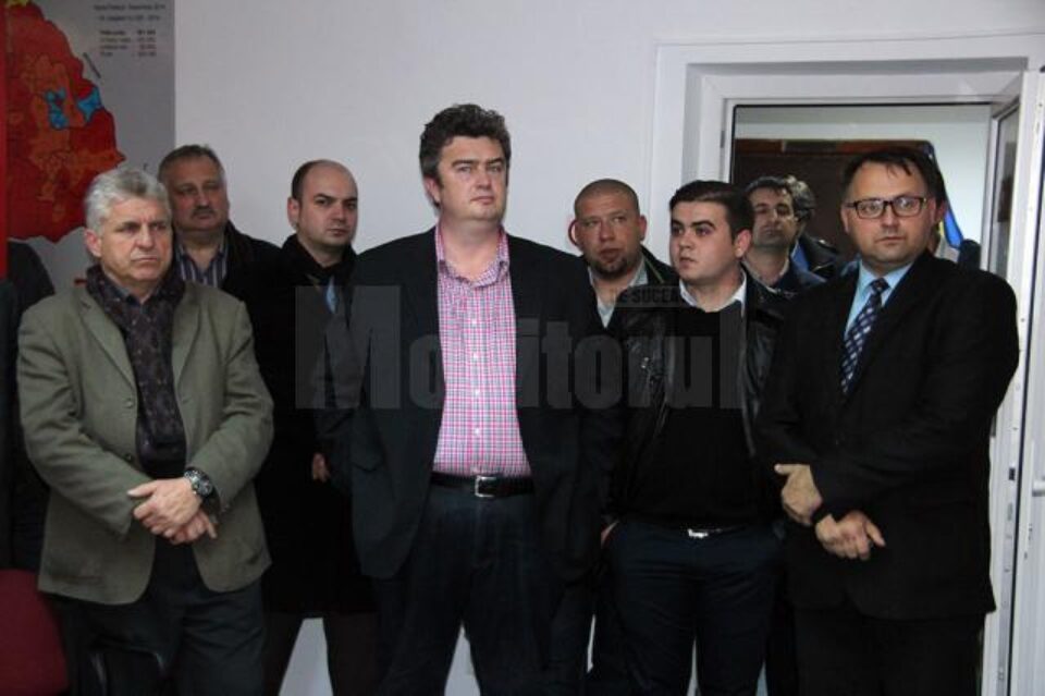 Anunțarea primelor rezultate ale exit-poll-urilor la alegerilor prezidențiale de ieri nu a fost primită cu entuziasm la sediul PSD Suceava