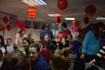 Câteva zeci de studenți ai Universității „Ștefan cel Mare” Suceava au luat lecții de gastronomie chinezească
