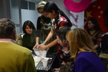 Câteva zeci de studenți ai Universității „Ștefan cel Mare” Suceava au luat lecții de gastronomie chinezească