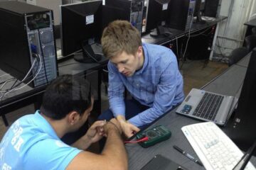 Studentul Universității „Ștefan cel Mare” Suceava, Abel Torac Mitric, și-a adjudecat locul al II-lea în cadrul Competiției „BringITon!”