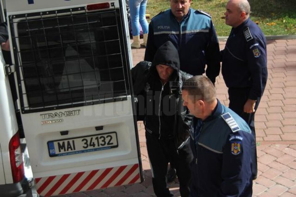 La 51 de ani, Ureche este acuzat de act sexual cu un minor, trafic de minori și pornografie infantilă