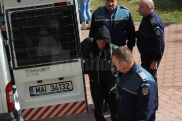 La 51 de ani, Ureche este acuzat de act sexual cu un minor, trafic de minori și pornografie infantilă