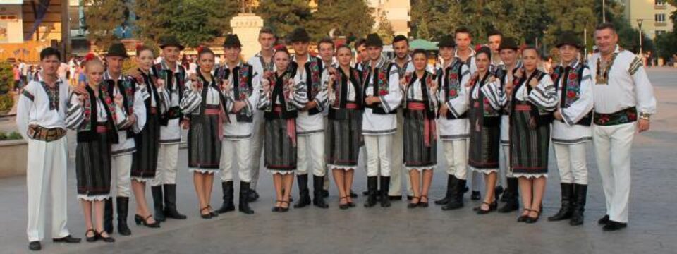 Ansamblul Folcloric “Plaiurile Dornelor”