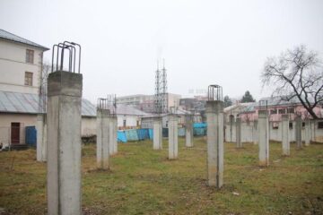 Lucrările de realizare a unei noi săli de sport la Colegiul Național ”Ștefan cel Mare”, abandonate cu cinci ani în urmă, vor fi reluate, începând de luna aceasta