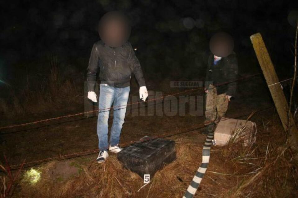 Contrabandiști au fost reținuți de polițiștii de frontieră suceveni, iar țigările au fost confiscate