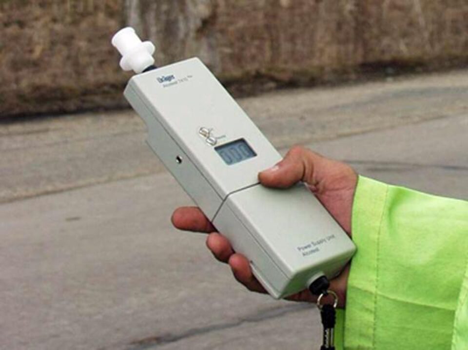 Ambii șoferi implicați în producerea accidentului erau sub influența băuturilor alcoolice. Foto: www.vivafm.ro