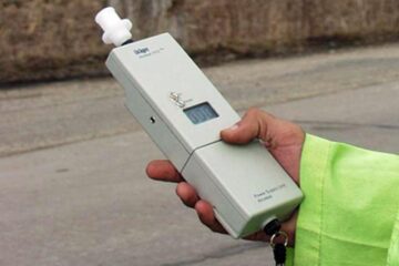 Ambii șoferi implicați în producerea accidentului erau sub influența băuturilor alcoolice. Foto: www.vivafm.ro
