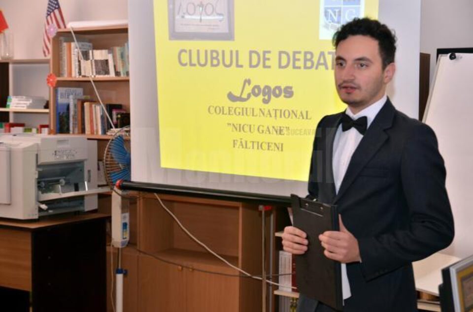 Andrei Tofan, reprezentant al unuia din grupurile de dezbateri de la Colegiul Național “Nicu Gane”