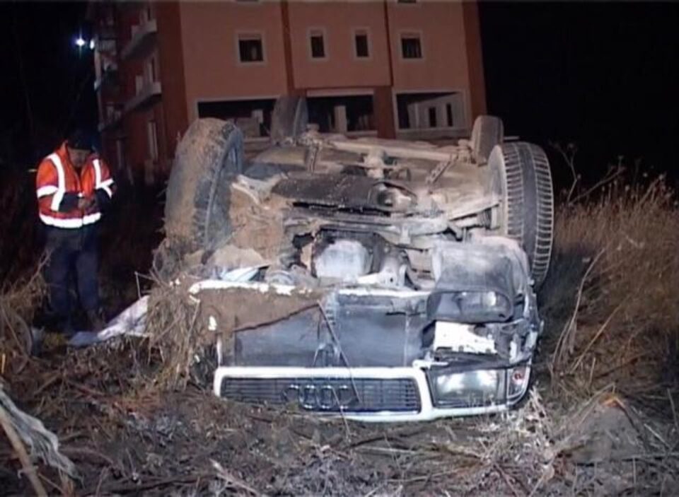 Tânărul a fost găsit decedat, lângă mașină