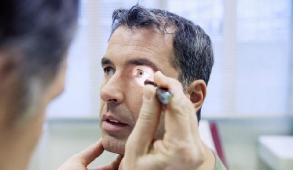 Se crede că, până în anul 2020, aproximativ 200 de milioane de oameni vor fi afectați de degenerarea maculară, care provoacă pierderea vederii. Foto: Shutterstock.com Se crede că, până în anul 2020, aproximativ 200 de milioane de oameni vor fi afectați de degenerarea maculară, care provoacă pierderea vederii. Foto: Shutterstock.com