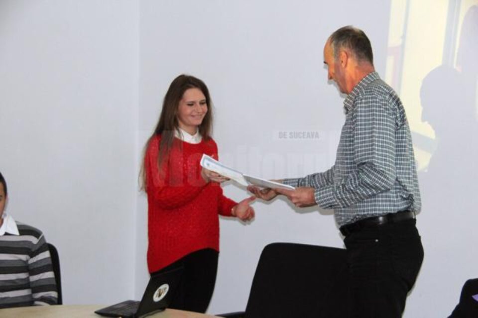 49 de studenți ai Universității „Ștefan cel Mare” au fost recompensați cu burse de performanță pentru activitatea lor