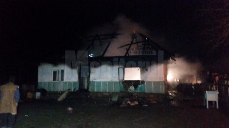 O mamă și fiul ei de 3 ani au murit într-un groaznic incendiu