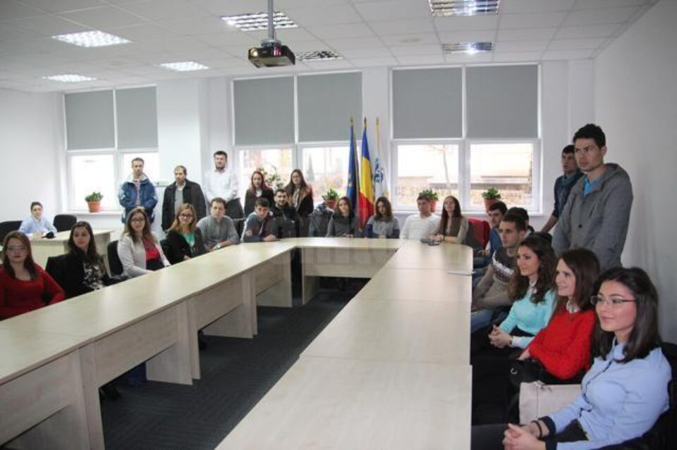 49 de studenți ai Universității „Ștefan cel Mare” au fost recompensați cu burse de performanță pentru activitatea lor